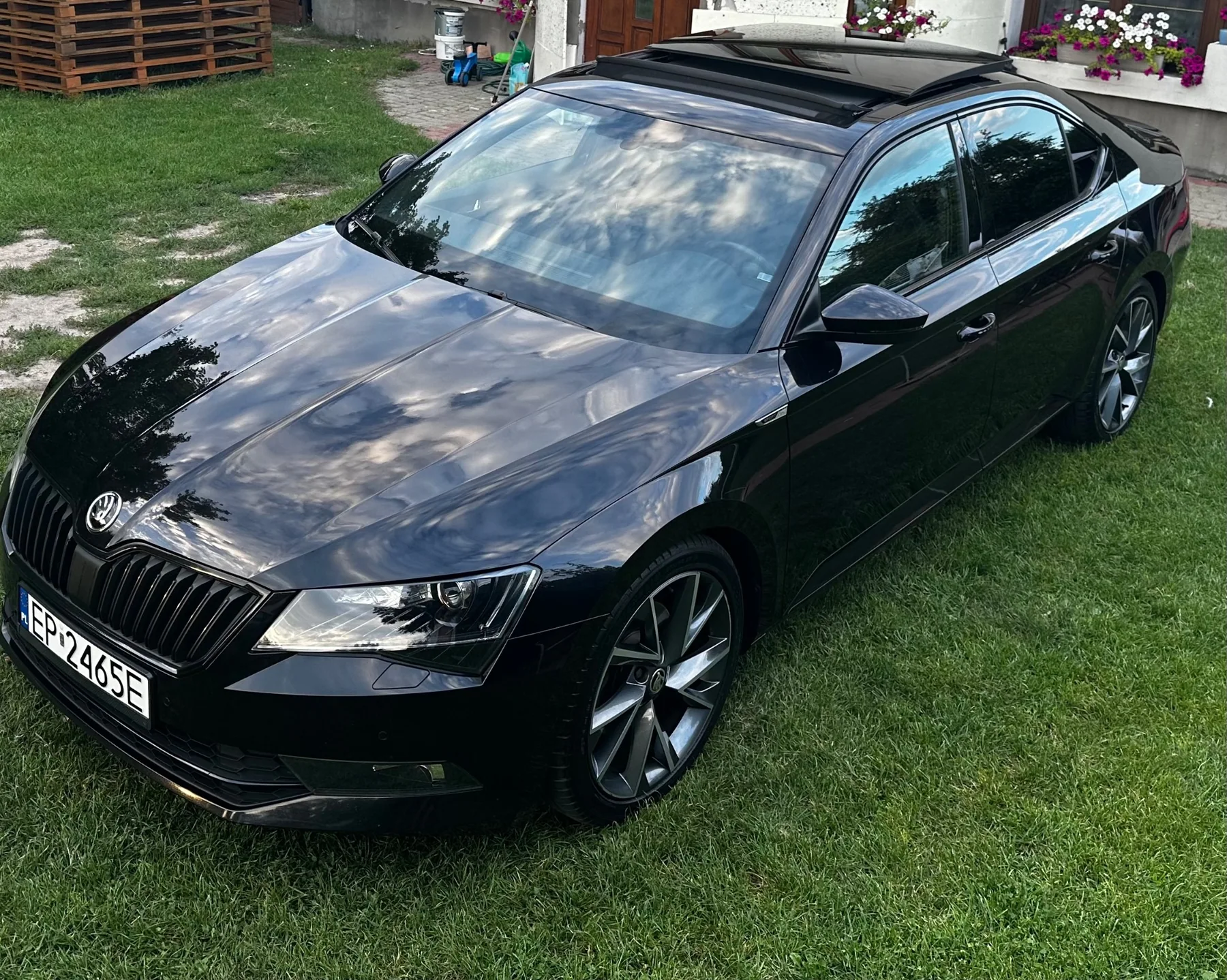 Skoda Superb Sportline — przód auta